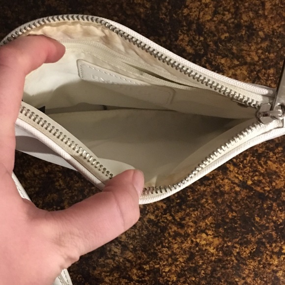 Express White Large wristlet & change/card holder - Picture 2 of 4